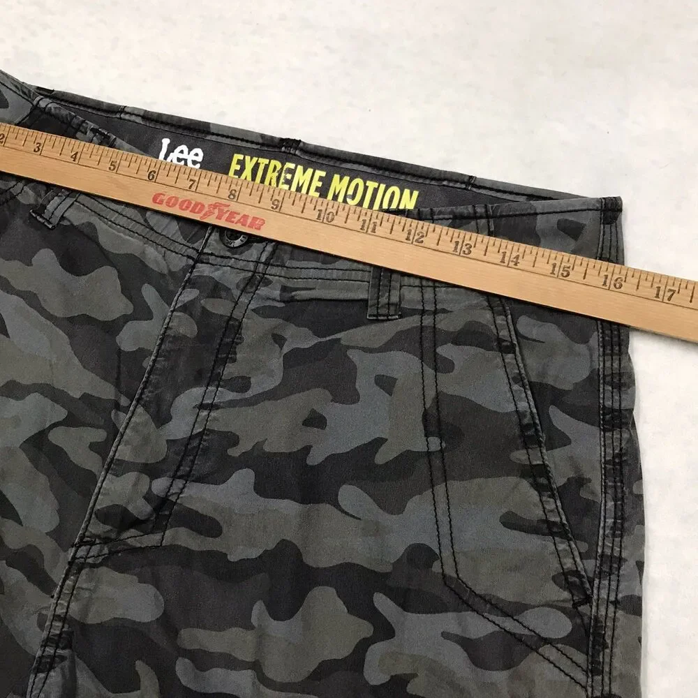 LEE Extreme Motion Performance Cargo Shorts Men 32 Green Camo